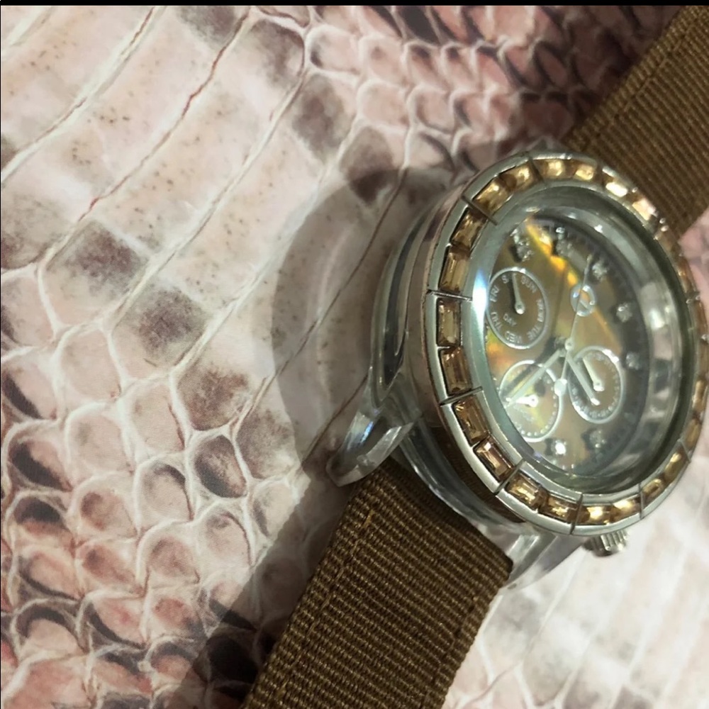Watch - Picture 3 of 3